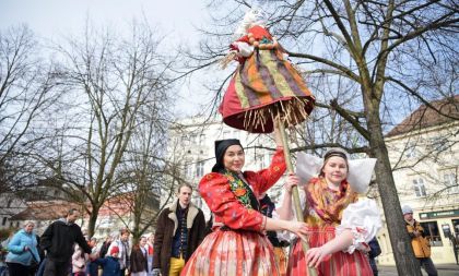 Vítání jara v Plzni: vynášení „Morany“