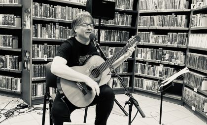 Jarda Hnízdil: Koncert mezi knihami