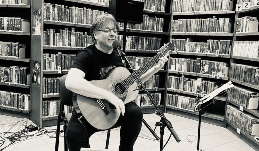 Jarda Hnízdil: Koncert mezi knihami