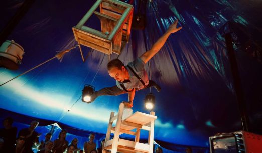 Teacrobat