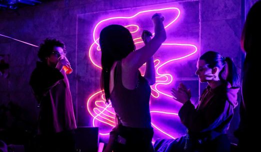 Fenix Friday: Girls Just Wanna Have Sun