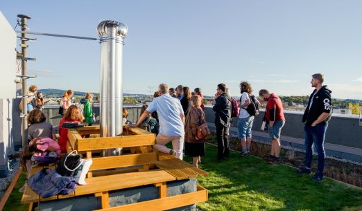 Exkurze v Plzni: Zelené střechy panelákům