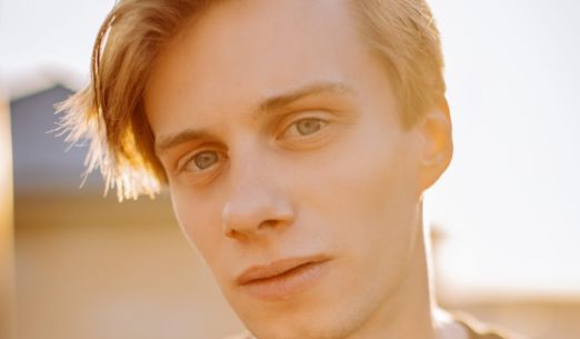 Měli bychom