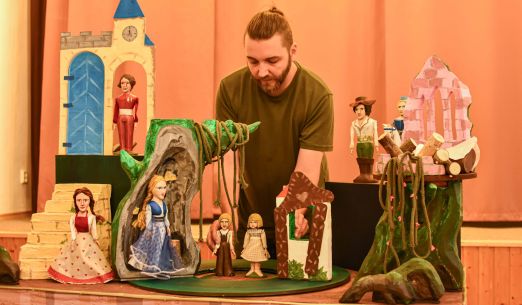 Les plný princezen aneb Do půlnoci budeš doma