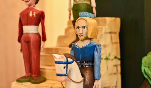 Les plný princezen aneb Do půlnoci budeš doma