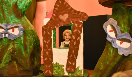 Les plný princezen aneb Do půlnoci budeš doma