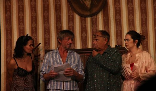 VRAŽDY A NĚŽNOSTI 