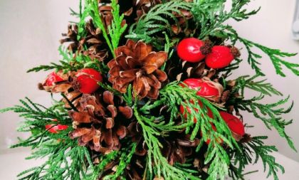 Adventní workshop - vánoční dekorace ze šišek