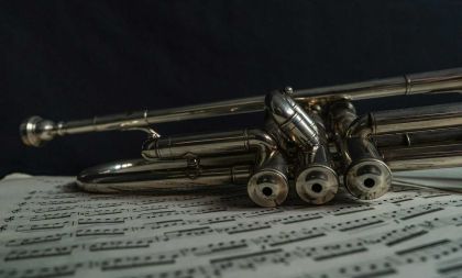 Swing u Loosů: Roaring Wild Cats