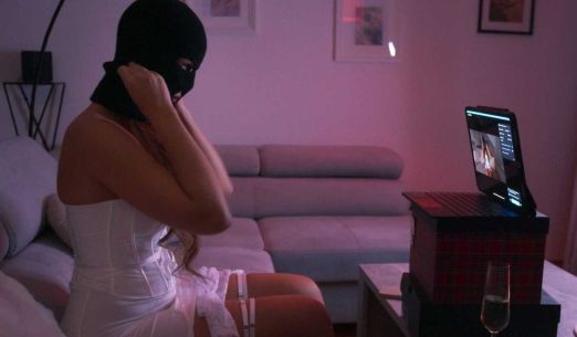 Virtuální přítelkyně