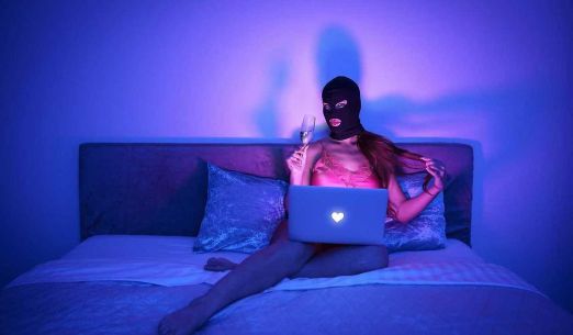 Virtuální přítelkyně