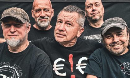 Vzpomínka na Bakču: E!E + Pod stolem