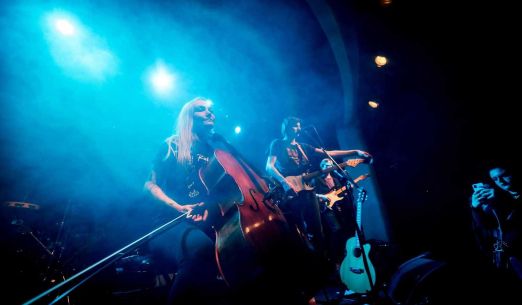 Vánoční busking párty