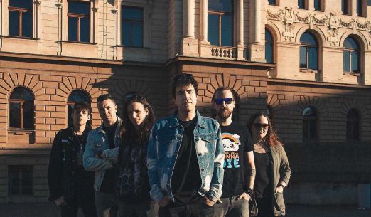 Koby Fray + The Flip Flops + Domino + Stav beztíže