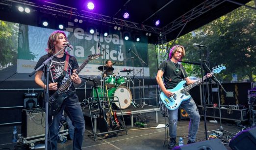 Bonnie, Don't panic a Radical Anarchists