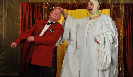 LETEM SVĚTEM S KABARETEM  