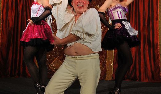 LETEM SVĚTEM S KABARETEM  