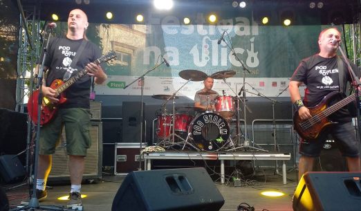 Do řady! a Pod Stolem