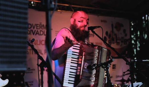 Krutá bída + Pesopír