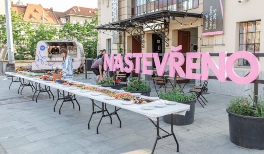 Festival nového divadla a performance Nastevřeno