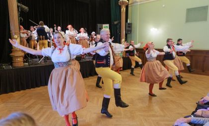 Senioři baví seniory 