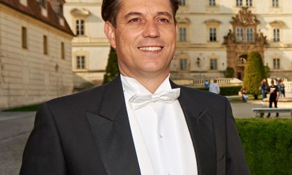 Martino zpívá mladého Verdino