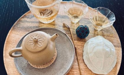 Terapie čajem: Síla stovky let starých čajovníků z Yunnanu (Ochutnávka Eastern Leaves)