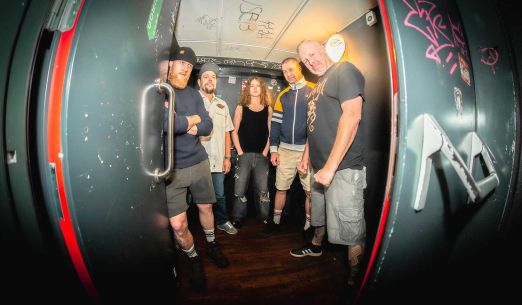 Status Praesents – 30 let + hosté: Stellaris + Crippled Fingers