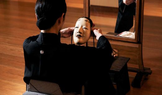 Nejstarší japonské divadlo NŌ a KJŌGEN