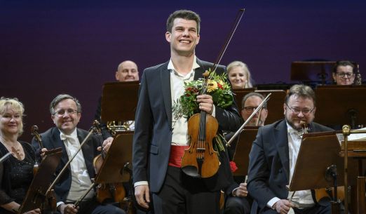 Jan Mráček - housle, Lubomír Brabec – kytara, Komorní orchestr ČF